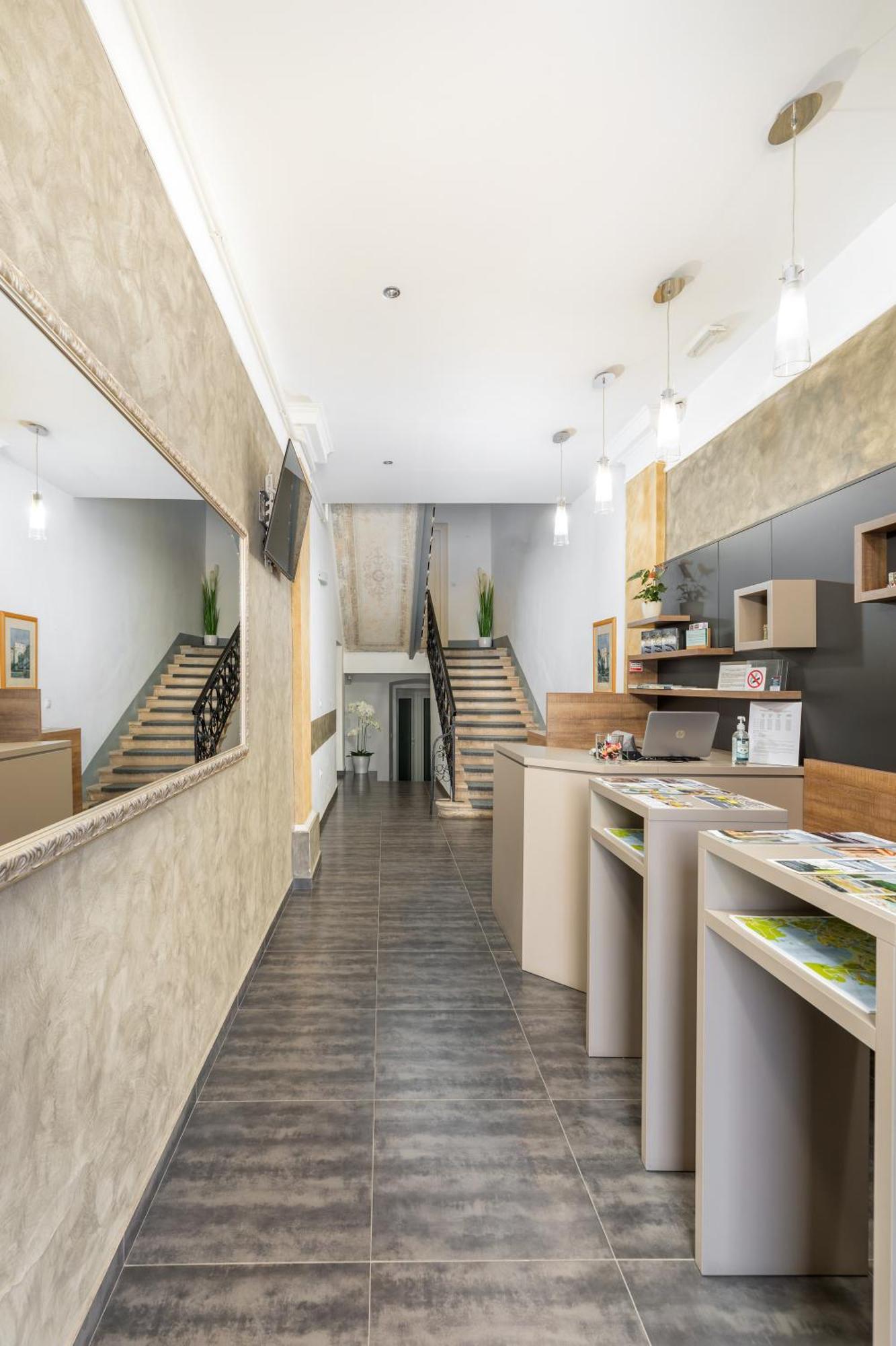 Boutique Joyce 4*